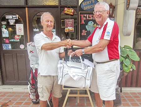 Dick Warberg (right) presents the MBMG Group Golfer of the Month award to Daryl Evans.