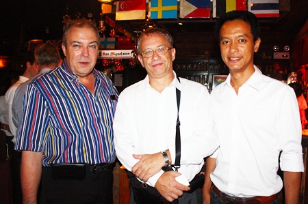 (L to R) Rene Pisters, GM of Thai Garden Resort, Robert Vogel, Consultant, Efaflex Tor-und Sicherheitssysteme GmbH & Co. KG, and Sanya Jennapapankit, MD, Qwerty Co., Ltd.