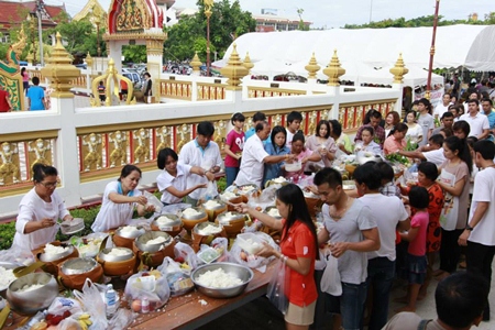 Citizens perform Tak Bat, offering alms to monks at Wat Nongyai. The temple was filled with the faithful from morning till night.