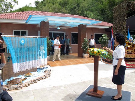 Pornjit Rungrerngrom, president of Navy Wives Association, presses the button to officially open the Navy’s new Sea Turtle Hospital in Sattahip.