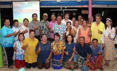 Koh Larn residents receive advice on physical and mental health.