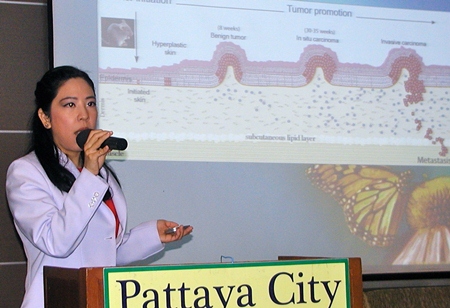 Speaker for the meeting was Dr. Sureeporn Sritangrattanakul, a dermatologist at Bangkok Hospital Pattaya. She spoke about the risk of skin cancer, how to detect it, and how it is treated. With the slide Dr Sureeporn explained the tumour initiation process and how it progresses.