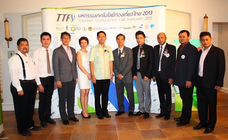 Mayor Itthiphol Kunplome (center) takes a commemorative photo with sponsors of the Tourism Technology Fair at the Dusit Thani Hotel, Pattaya.
