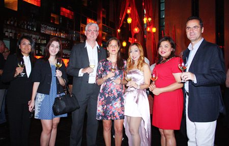 (L to R) Yaowaluck Bumrungthum, Restaurant Manager of Mantra, Thanyarat Skunasingha, Marketing Coordinator of Siam Winery Trading Plus Co., Ltd., Brendan Daly, General Manager of Amari Orchid Pattaya, Anaïs Marmonier, Regional Marketing Assistant Manager, VCT Group of Wineries Asia Pte., Ltd., Supparatch Piyawatcharapun, Social Director of Mantra, Koonlapatporn Intalasing, On Premise Executive of Siam Winery Trading Plus Co., Ltd. and Richard Margo, Resident Manager of Amari Orchid Pattaya.