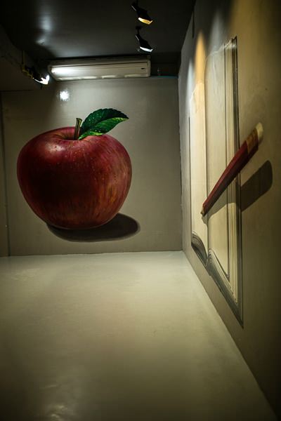 Art in Paradise, an illusion-art gallery where visitors get to be part of the paintings.