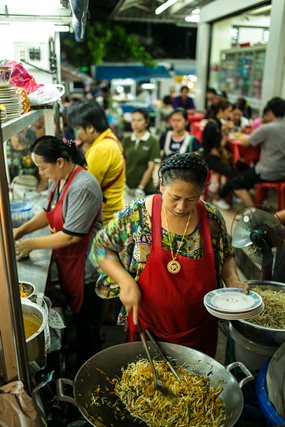 A pushcart stall serves up the popular dish of Pad Thai.