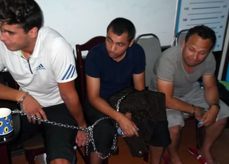Three of the 5 French nationals arrested in Pattaya ATM scam chained up awaiting interrogation.