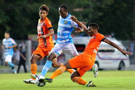 Pattaya United forward Efe Obode (center) is challenged by two Suphanburi defenders during their Thai Premier League fixture at the Nongprue Stadium in Pattaya, Sunday, Sept. 1. (Photo courtesy Pattaya United FC)