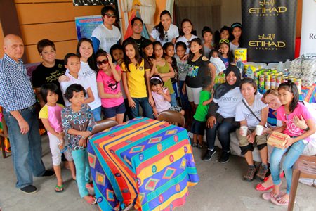 Etihad staff and volunteers visited the Ephesus Home for girls in Guiguinto Bulacan and handed out care packages of food items, clothing and blankets.