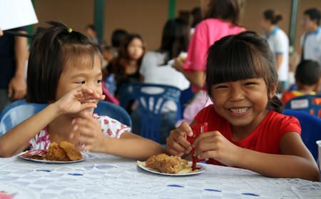 Good food always brings bright smiles.
