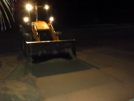 Heavy rains wreaked havoc on Pattaya Beach, causing the mayor to send out heavy equipment overnight to get it back in shape in time for the next morning’s tourists.