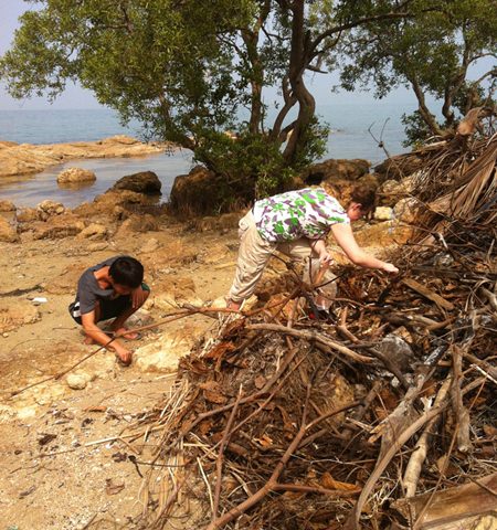 Students from Mahidol University in Bangkok trying to find what is inside 10 SQ M of beach. The result will be presented to Green Pattaya and City Hall.