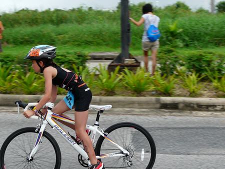 Sarah-Michelle powers along during the cycling phase of her event.