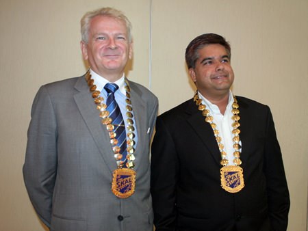 Andrew Wood (left), National President of Skål Thailand, shown here with Tony Malhotra, President of Skål Pattaya and the Eastern Seaboard, won a certificate of merit at the recent Skål International Congress in New York.