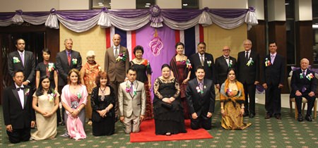 Awards recipients take part in a group photo session with HRH Princess Soamsawalee.