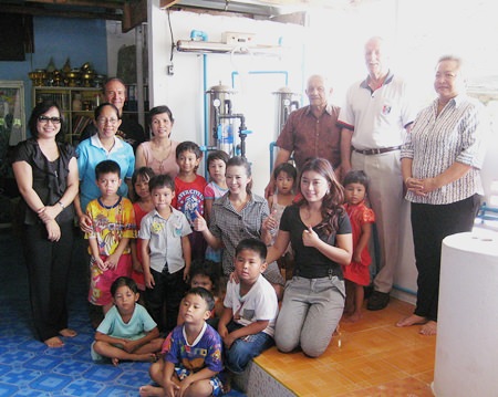 (R to L) Ann, William from PSC, Bernie, Woody and the ladies from the YWCA Pattaya and of course some of the children.