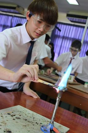 This class looked into the wider aspects of combustion including making colourful sparklers using metal salt