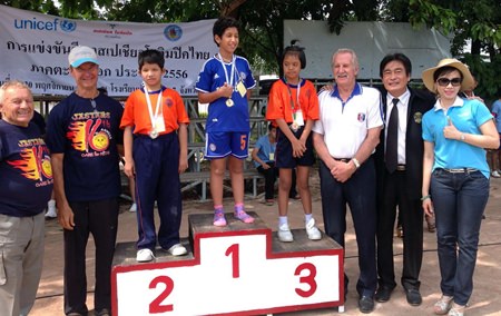 (L to R) Bernie, Woody, three winners, William Macey (PSC), and Deputy Mayor Ronakit Ekasingh.