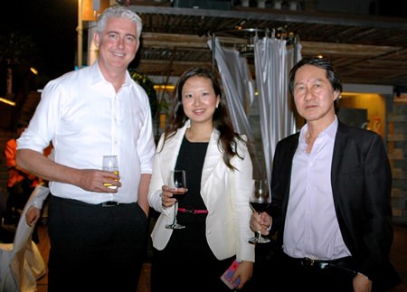 (L to R) Brendan Daly, GM of Amari Orchid Pattaya, Caroline Shen, Director of Corporate Sales & MICE for Pullman Pattaya Hotel G, and Sophon Vongchat Chainont, general manager of Pullman Pattaya Hotel G.