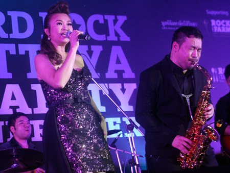 Jennifer Kim and Koh Mr. Saxman perform together for charity.