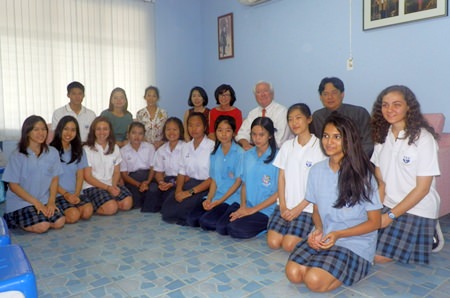 ISE meets with Suan Kularb scholarship students.