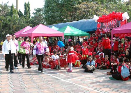 The deputy mayor and councilors tour the sports ground.
