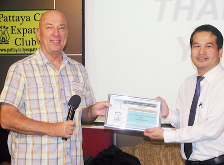 MC Roy Albiston presents Dr Mungkorn with a Certificate of Appreciation as thanks for his very informative talk.