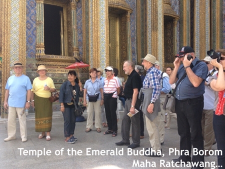 Tourist visiting the Grand Palace and the Temple of the Emerald Buddha on 3 December 2013 - See more at: http://www.tatnews.org/thailand-welcomed-26-7-million-visitor-arrivals-in-2013-exceeding-target/#sthash.0mZwxX2r.dpuf