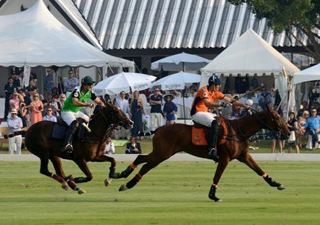 It’s a great race to the ball!