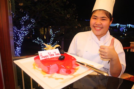 It’s thumbs up for the New Year cake at Dusit Thani Hotel, Pattaya.