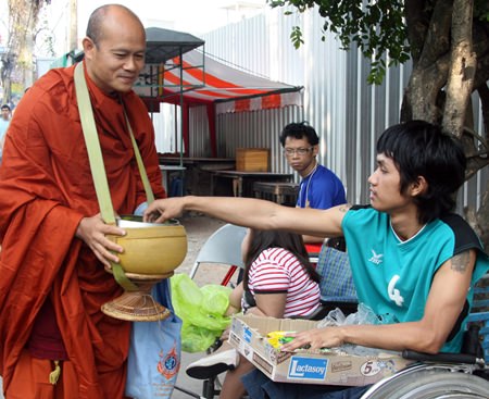 Students from the Father Ray Foundation offered alms to the monks.