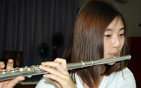 This young Korean flute player performed with perfection.