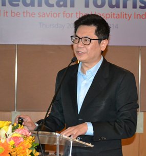 Dr. Pichit Kangwolkij, CEO Bangkok Hospital Group, Eastern Region was guest speaker of the night.