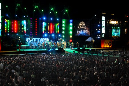 Taktaen Chollada opens her performance on the orange stage in front of thousands of her fans.