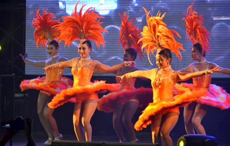 Rakchart Sirichai’s dancers impressing his fans.
