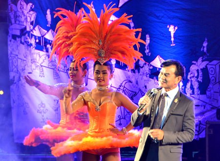 Rachat Sirichai sings ‘Pid Fai Sai Klon’ (Turn off light, lock the door).