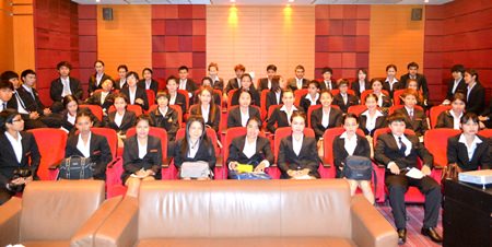Fifty students from Ubon Ratchathani University took a trip to Pattaya City Hall to learn about the history and government of Pattaya.