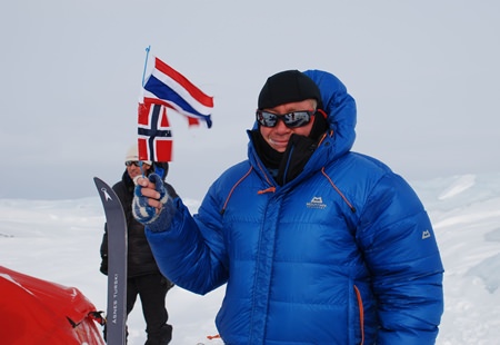 Totto Befring waves the Thai and Norwegian flags during the crossing. (Photo: Jon Birger Skjaerseth, Oslo, Norway)