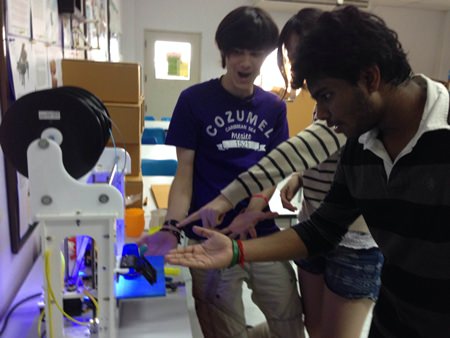 IB students work out how to use the new 3D printer.