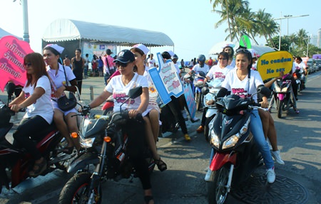 Volunteers take to the streets to spread the anti-HIV/AIDS message.