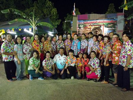 Sukumol Kunplome (back row, 9th right), former minister of culture, presides over the Rice Festival in Nong Yai.