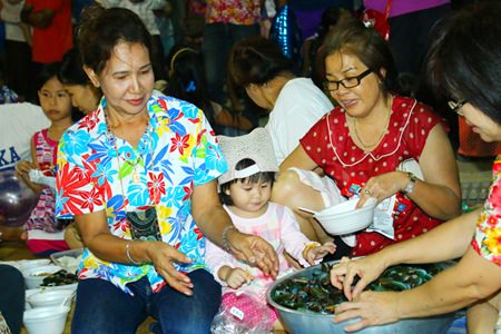After the ceremony, families and friends dine together.