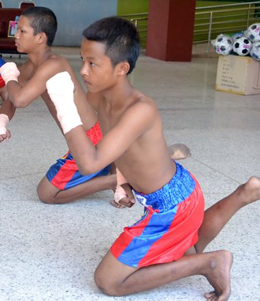 The sporting heroes watched an exhibition of Muay Thai.