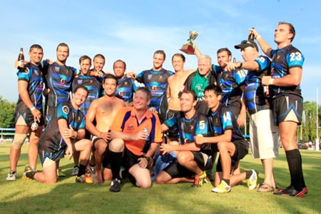 Phuket Vagabonds pose with the trophy after winning the Cup final at the 14th Chris Kays Memorial Pattaya Rugby 10’s tournament at Horseshoe Point Resort, Sunday, May 4. (Photo courtesy Harpic Bryant)