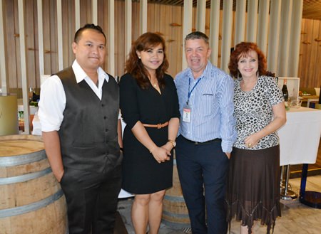 (L to R) Siam Winery Sommelier Surachet Poungkrasae and Koonlapatporn Intarasing, Key Account Specialist (Horeca) with Siam Winery join Paul Strachan from PMTV and Elfi Seitz from Pattaya Blatt.