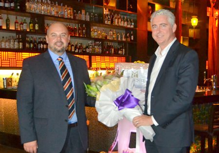 Amari Pattaya GM Brendan Daly (right) presents a thank you gift to special guest MJ Loza (left), General Manager of Accolade Wines.