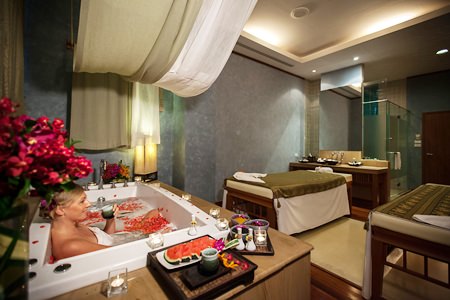 The spa features 5 double bed rooms with Jacuzzi bathtubs.