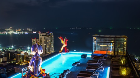 The 25th floor infinity pool offers fabulous 360 degree views of Pattaya bay.