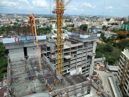 Construction at Unixx South Pattaya is progressing as scheduled, with the building now reaching Level 14.