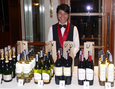 The Royal Cliff deVine Wine Club dinner featured Chilean wines from the Santa Carolina vineyards.